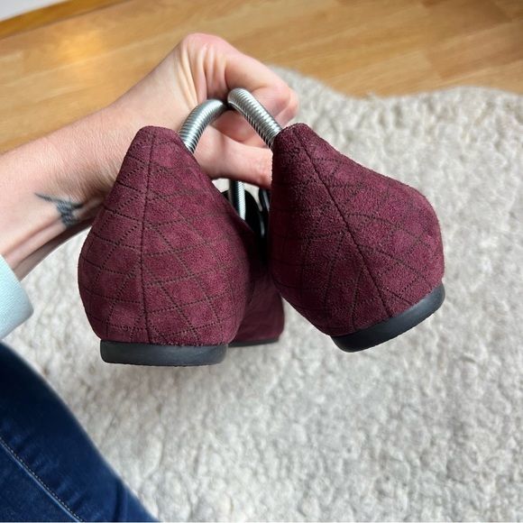 Munro: Burgundy Quilted Suede Tasseled "Tallie" Hidden Wedge Loafer Size 9.5 WW - Picture 7 of 9